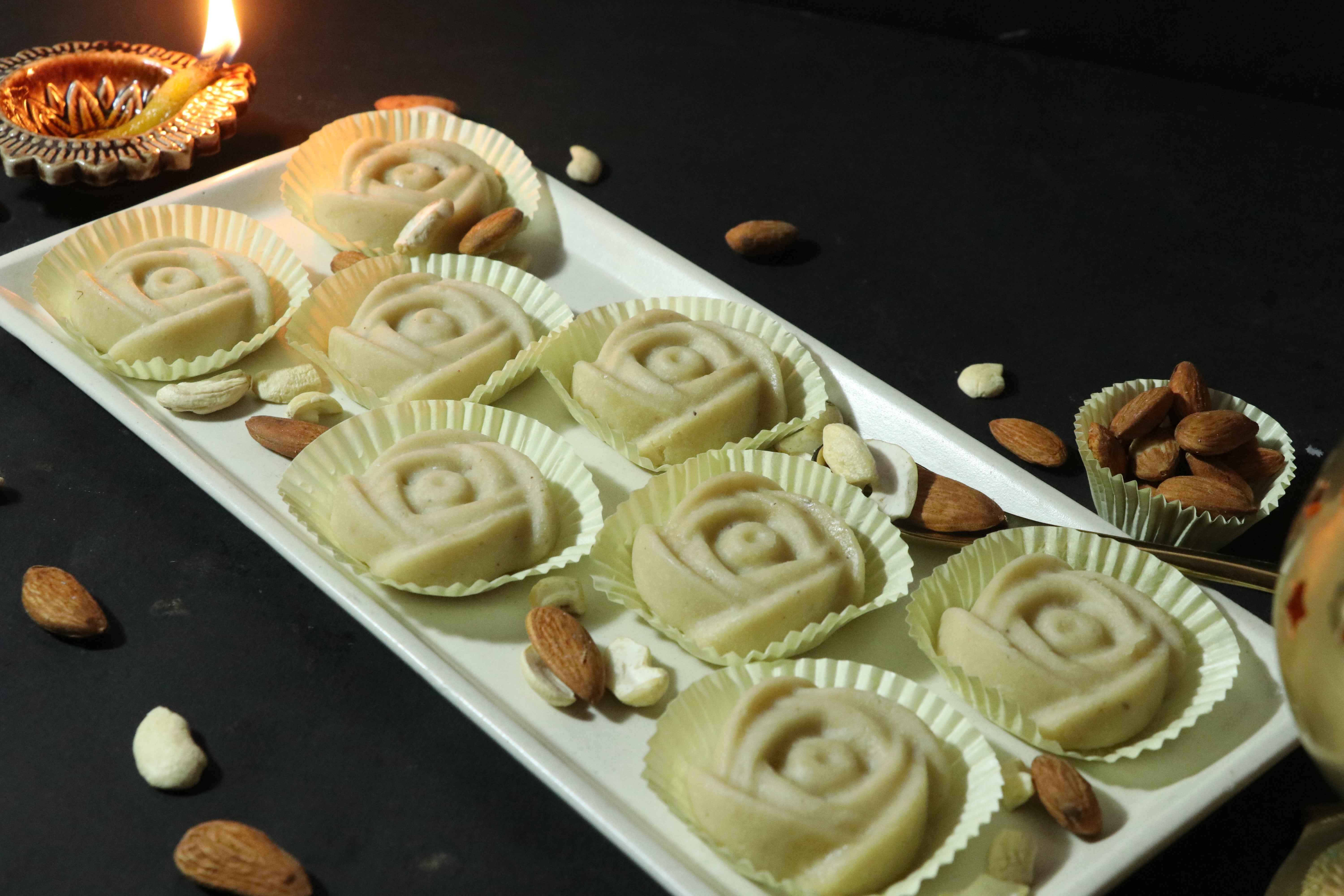 Sugar-Free Stevia based Kaju-Burfi (Rose Shape) 500g + 50g Mouth Freshener FREE - Misstevia